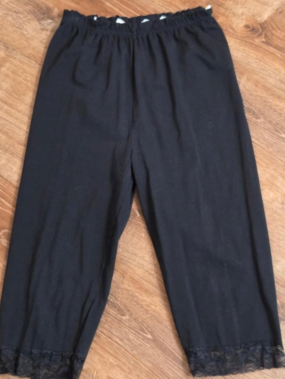 Black cotton capris with lace trim